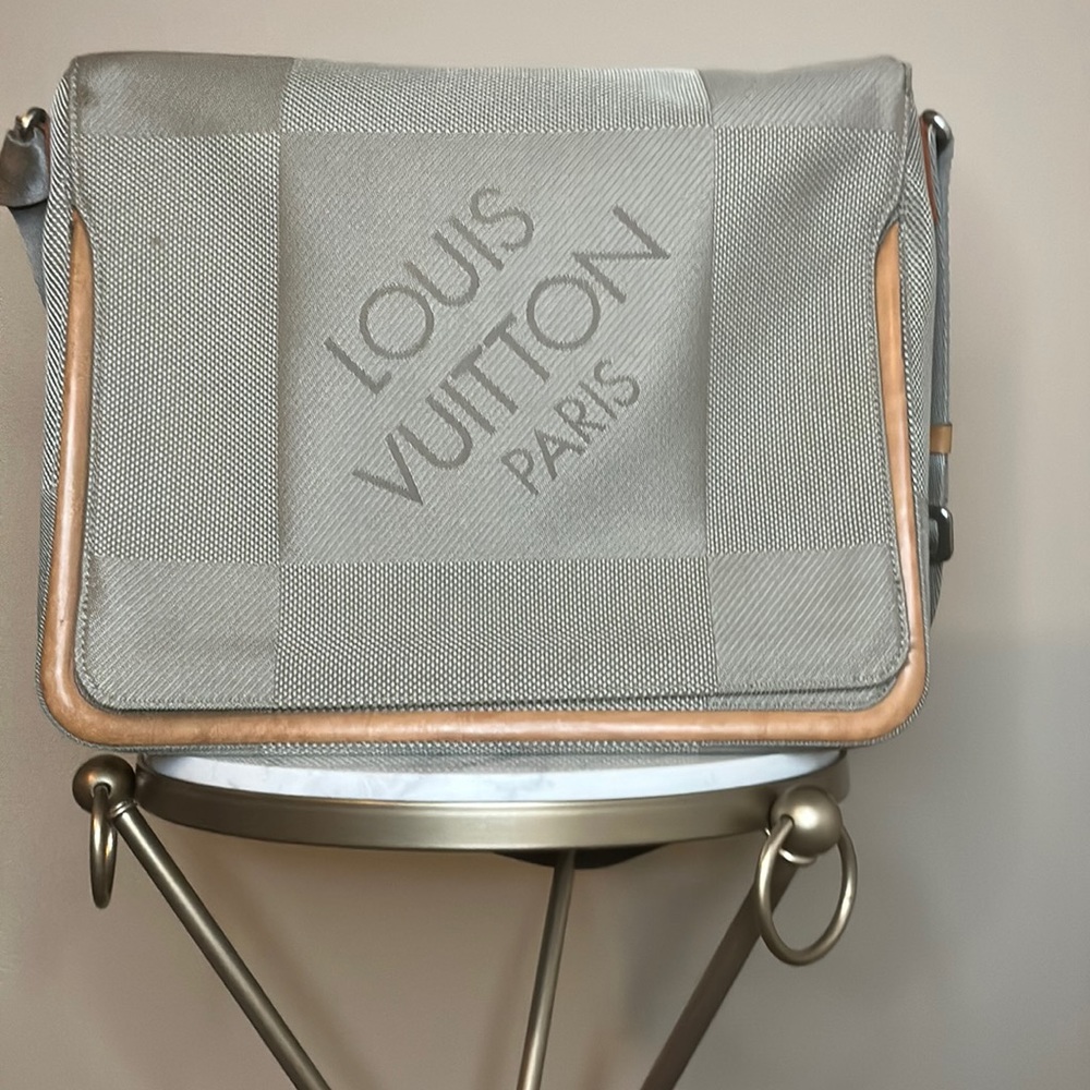 Louis Vuitton Large Messager Sable